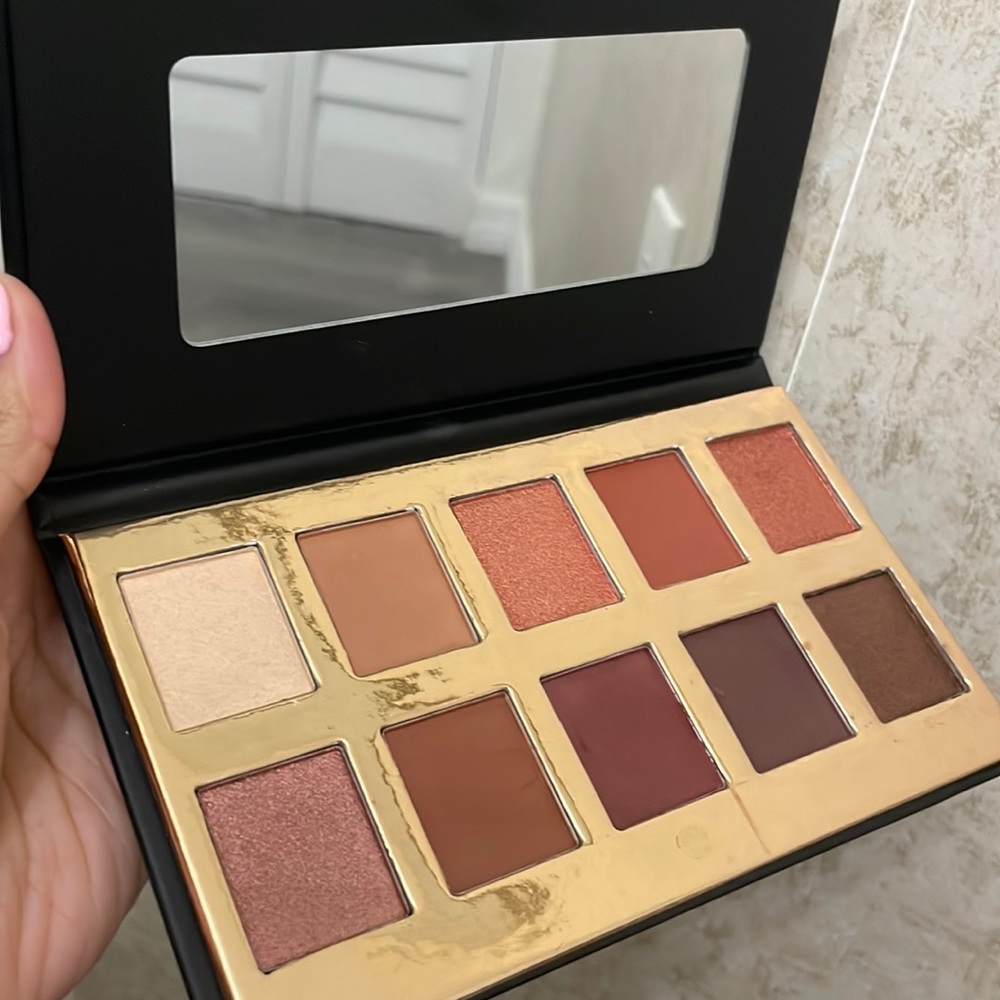 Crown eyeshadow palette
